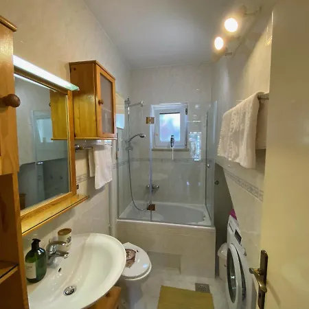 Sandra Free Private Parking *