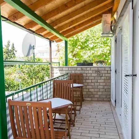 Sandra Free Private Parking Дубровник