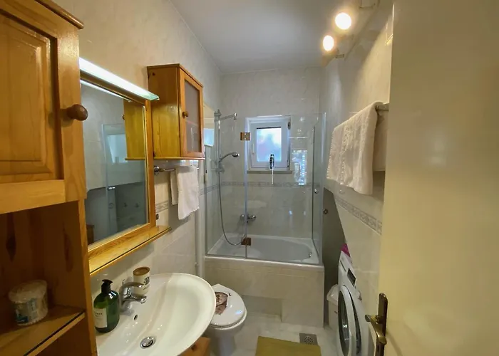 Sandra Free Private Parking *